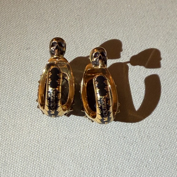 Alexander McQueen Gold Skull Hoop Earrings - Picture 3 of 6
